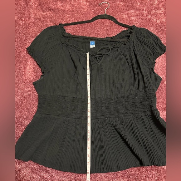 Old Navy Smocked Crinkle Textured Short Sleeve
Peplum Blouse Size XL - Picture 6 of 6